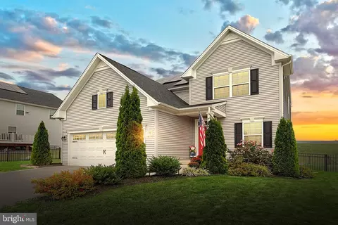 13 Lady Harrington Dr, York, PA 17402