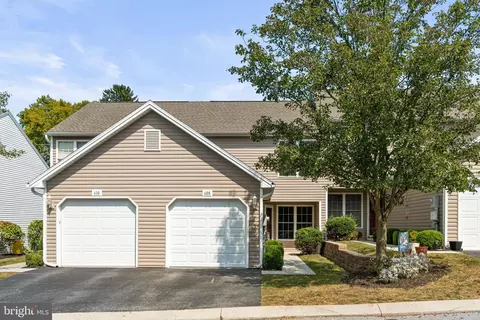 608 Bluebill Dr #22B, Etters, PA 17319