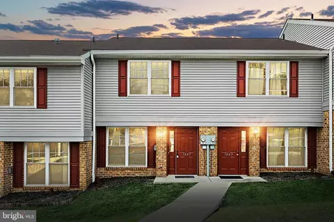 1665 Long Dr, York, PA 17406