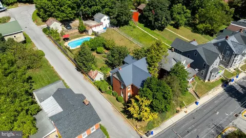 175 W Hanover St, Glen Rock, PA 17327