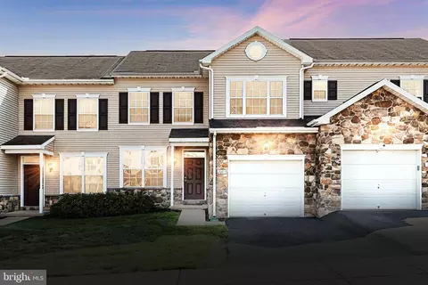 2212 Live Oak Ln #2212, York, PA 17406