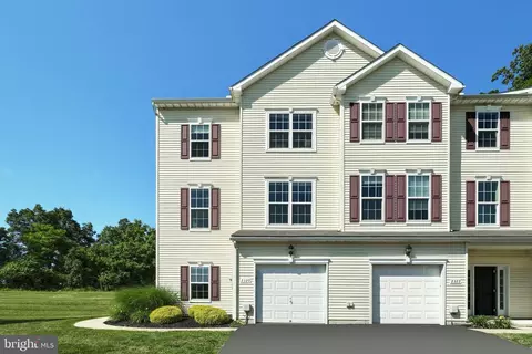 2320 Sunny Hill Cir #2320, York, PA 17406