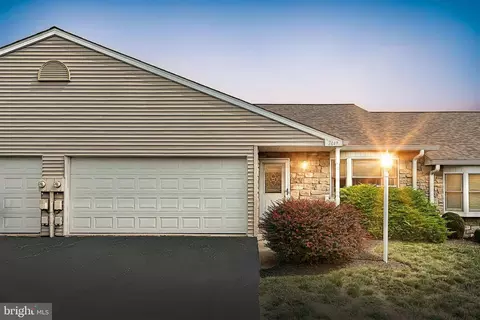 2447 Pin Oak Dr #57, York, PA 17406