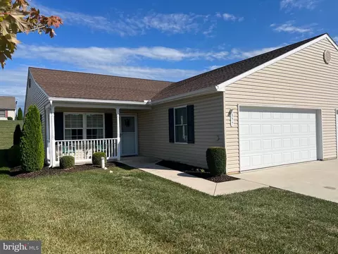 1377 Pleasant View Dr #221, Spring Grove, PA 17362