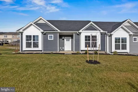 169 Coastal Dr #81, Hanover, PA 17331