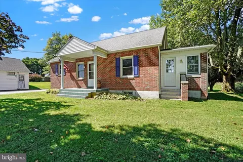 2438 New Park Rd, New Park, PA 17352
