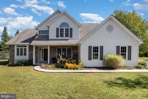 208 Putters Cir, Dillsburg, PA 17019