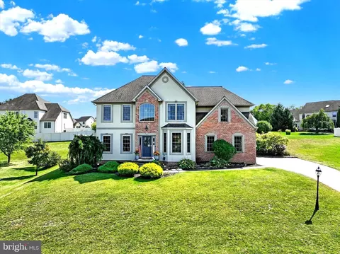 1524 Greenmeadow Dr, York, PA 17408