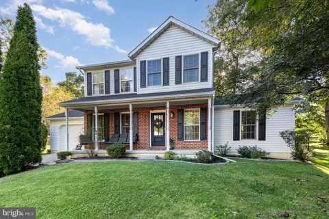 220 Hall Dr, Hanover, PA 17331