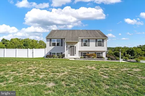 345 Riviera St, Mount Wolf, PA 17347