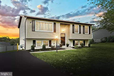 49 Colonial Dr, Hanover, PA 17331