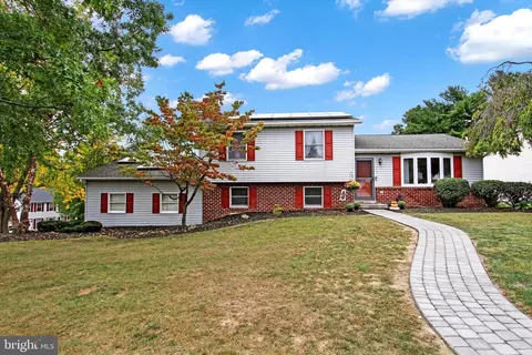89 Moore Dr, Hanover, PA 17331