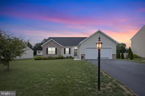 6079 Jennifer Ln, Spring Grove, PA 17362