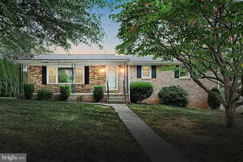 180 Albright Dr, Hanover, PA 17331