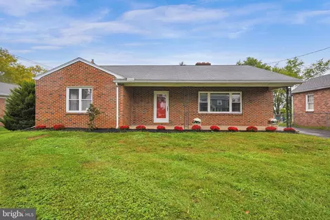 2285 Sunset Ln, York, PA 17408