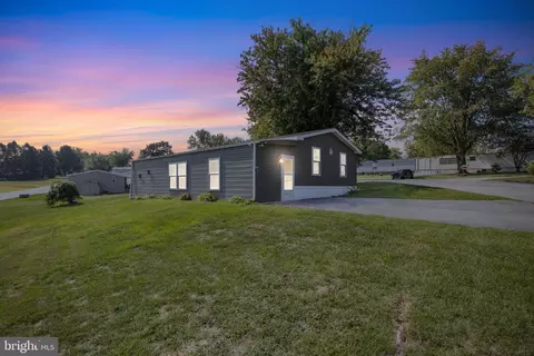 612 Parkwood Dr, Mount Wolf, PA 17347