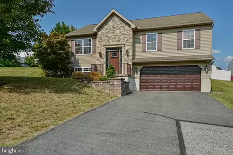 60 Asbury Ct, Mount Wolf, PA 17347