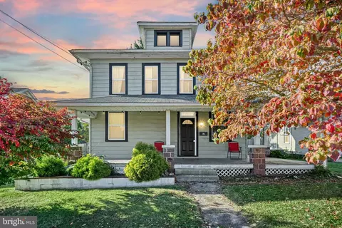 61 W Canal St, Dover, PA 17315