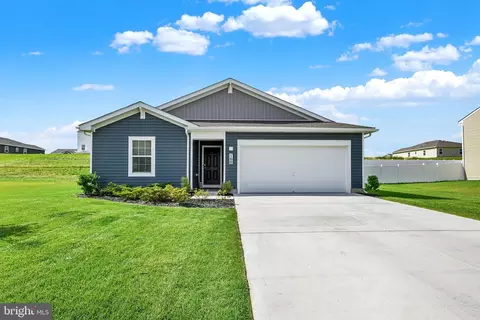 160 Knobby Hook Dr, Hanover, PA 17331