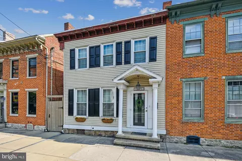 209 Carlisle St, Hanover, PA 17331