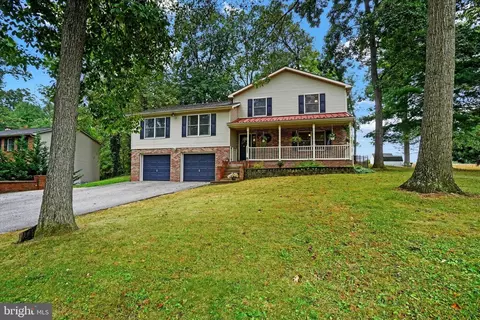 15701 Magnolia Dr, New Freedom, PA 17349