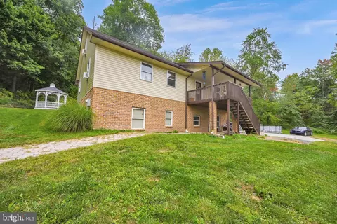 7798 Camp Ernie Rd, Abbottstown, PA 17301