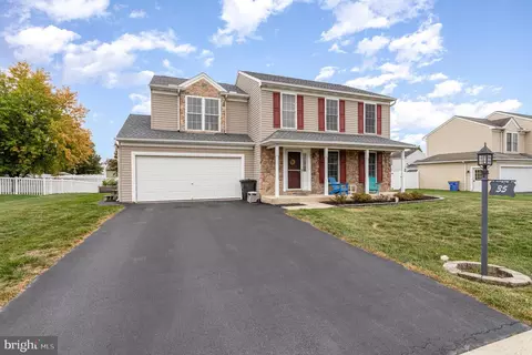 35 Joan Dr, York, PA 17404