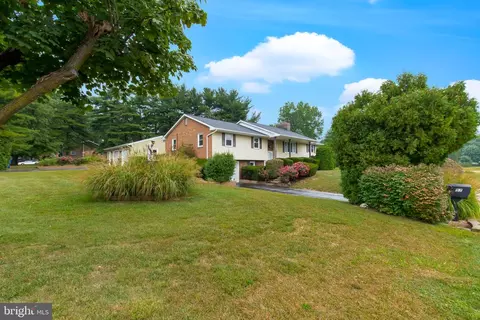 57 Kimberly Dr, Hanover, PA 17331