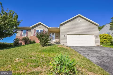 1557 Scotch Dr, York, PA 17404