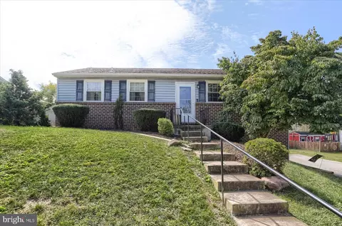 3762 Fox Chase Dr, Dover, PA 17315