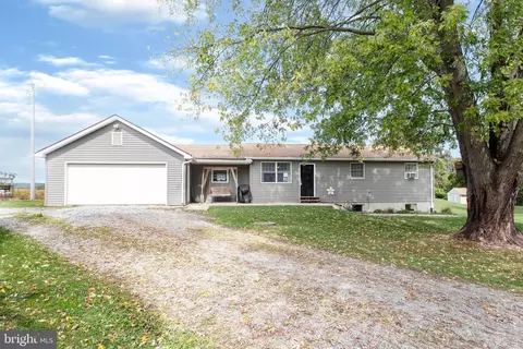 5577 Burgard Ln, Spring Grove, PA 17362