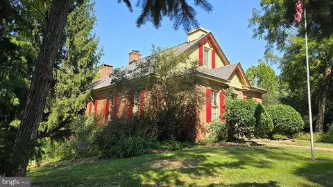 2020 Valley Rd, Glen Rock, PA 17327