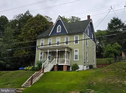 82 Manchester St, Glen Rock, PA 17327