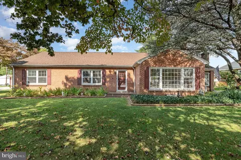1004 York St, Hanover, PA 17331