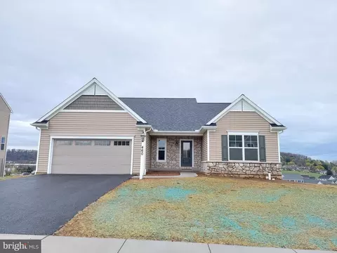 460 Springhouse Ln, York, PA 17406