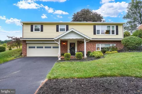 435 Allegheny Dr, York, PA 17402