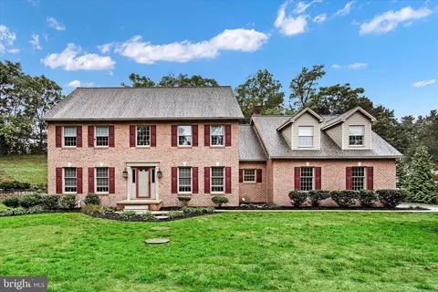 2005 Woodberry Rd, York, PA 17408