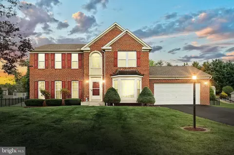 444 El Vista Dr, Hanover, PA 17331