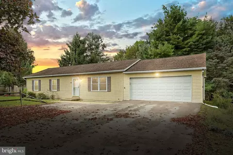 2836 Myers Rd, Seven Valleys, PA 17360