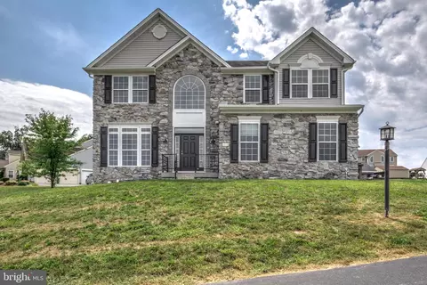 1030 Cranberry Ln W, York, PA 17402