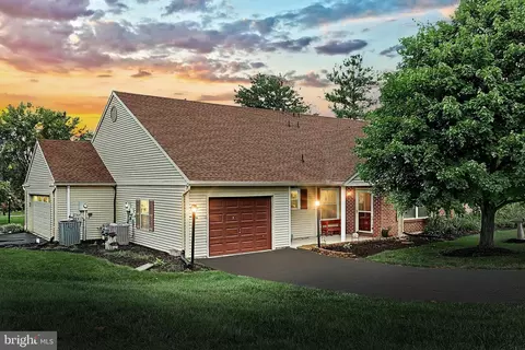 1595 Blue Jay Dr #23B, Dover, PA 17315