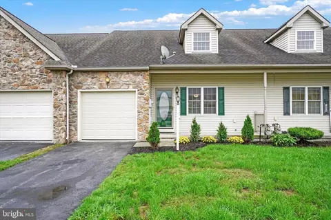 1903 Deerfield Dr, Dover, PA 17315