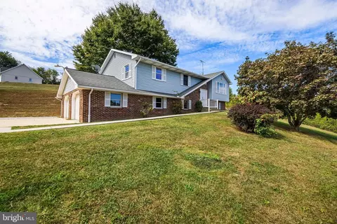 764 Smeltzer Rd, Seven Valleys, PA 17360