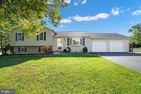 129 Yellowstone Ln, Stewartstown, PA 17363