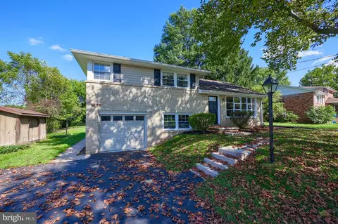 2179 Dorwood Dr, Dover, PA 17315
