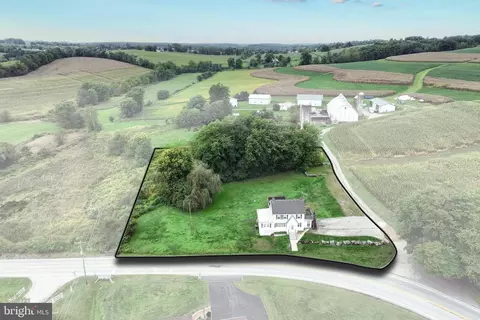 4697 Green Valley Rd, Seven Valleys, PA 17360