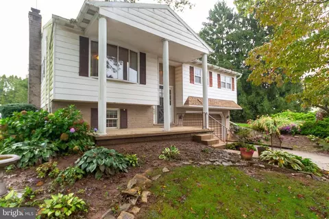 67 Newlon Rd, Dover, PA 17315