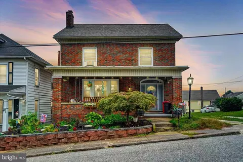 56 W Lancaster St, Red Lion, PA 17356