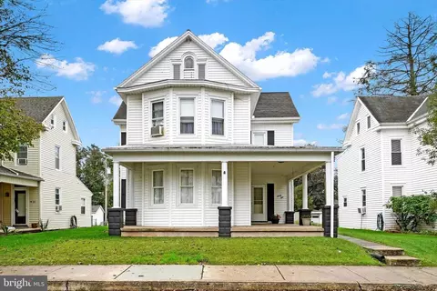31 S 3rd St, Mount Wolf, PA 17347