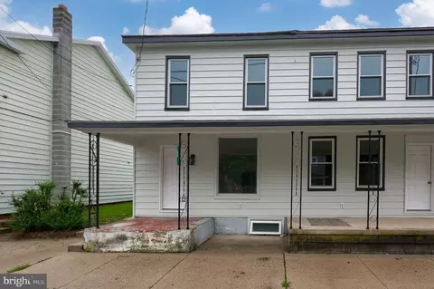 46 S York St, Etters, PA 17319